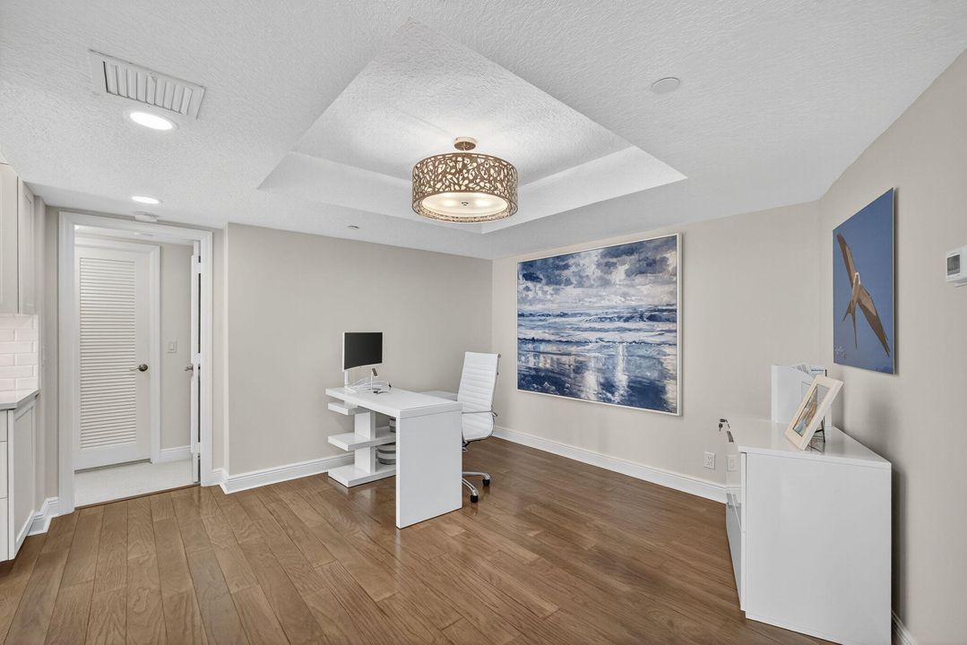 For Sale: $1,695,000 (3 beds, 2 baths, 2000 Square Feet)