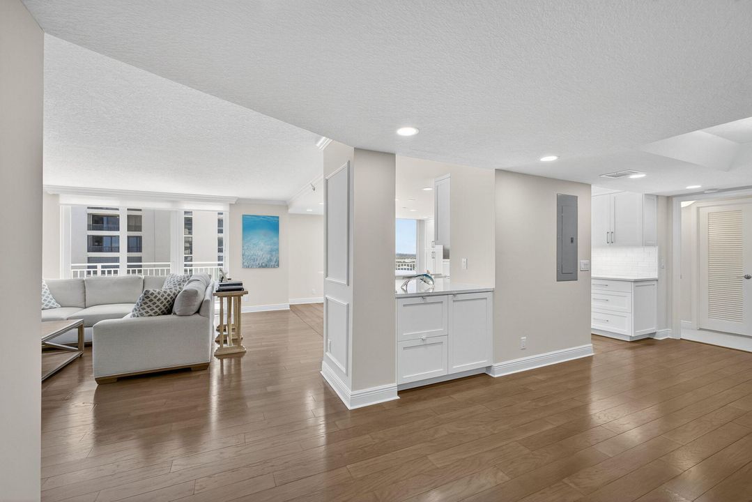 For Sale: $1,695,000 (3 beds, 2 baths, 2000 Square Feet)