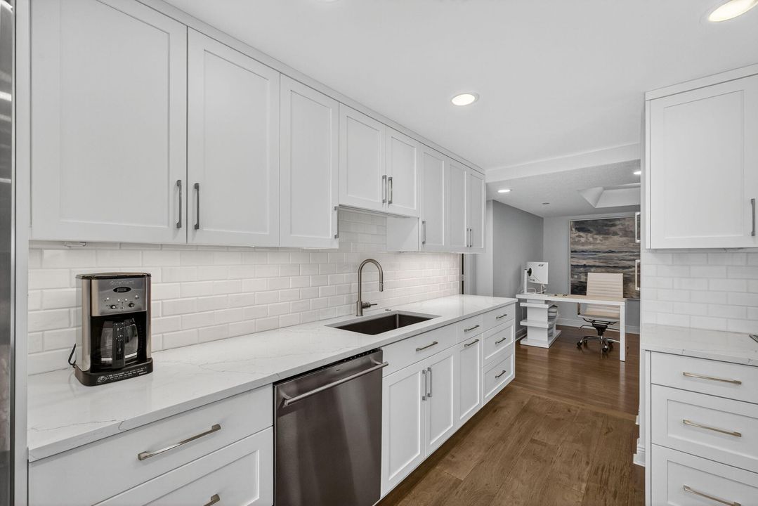 For Sale: $1,695,000 (3 beds, 2 baths, 2000 Square Feet)