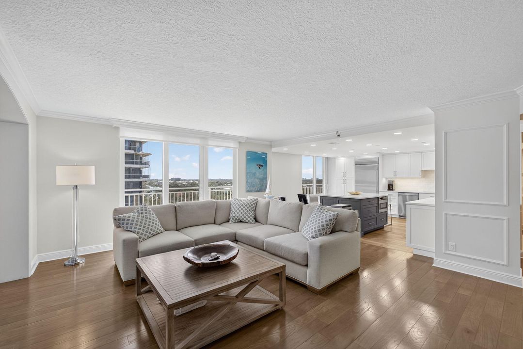 For Sale: $1,695,000 (3 beds, 2 baths, 2000 Square Feet)