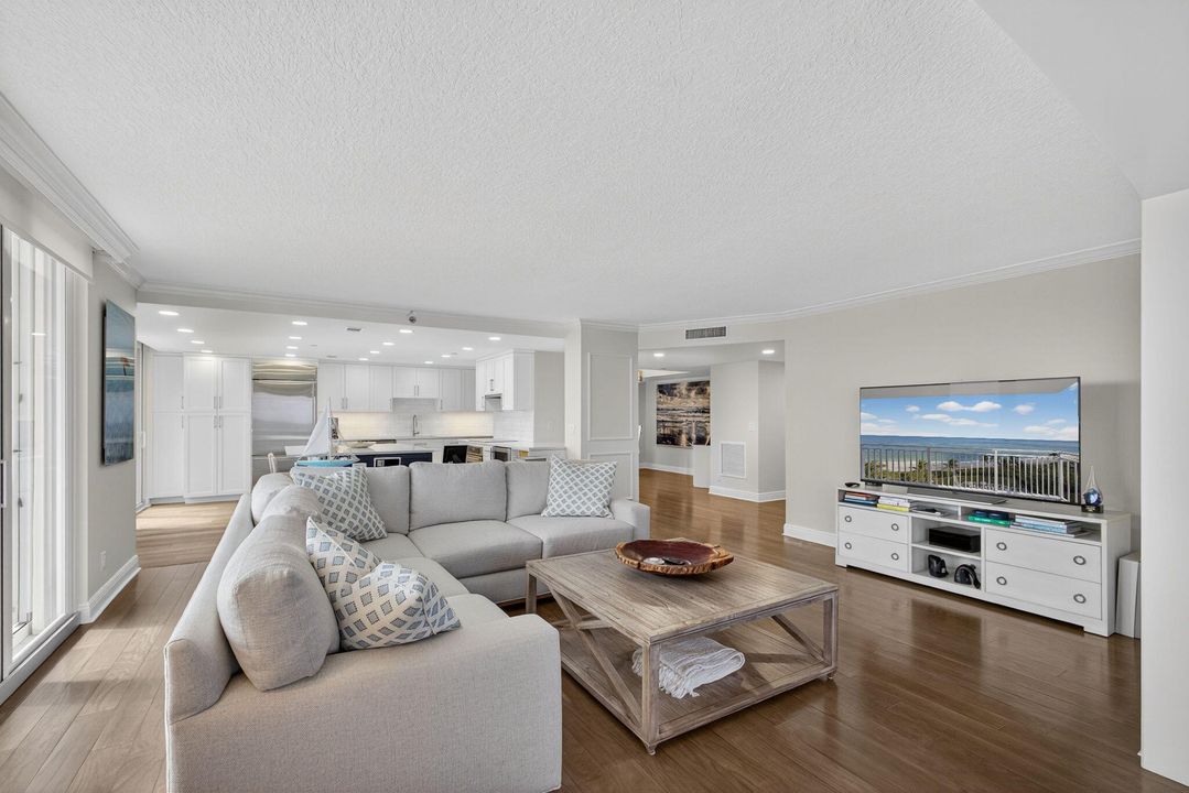 For Sale: $1,695,000 (3 beds, 2 baths, 2000 Square Feet)