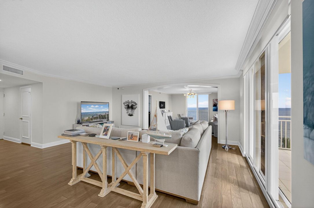 For Sale: $1,695,000 (3 beds, 2 baths, 2000 Square Feet)