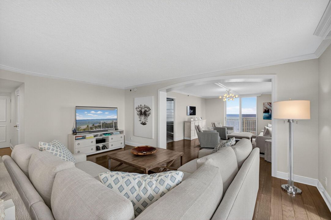 For Sale: $1,695,000 (3 beds, 2 baths, 2000 Square Feet)