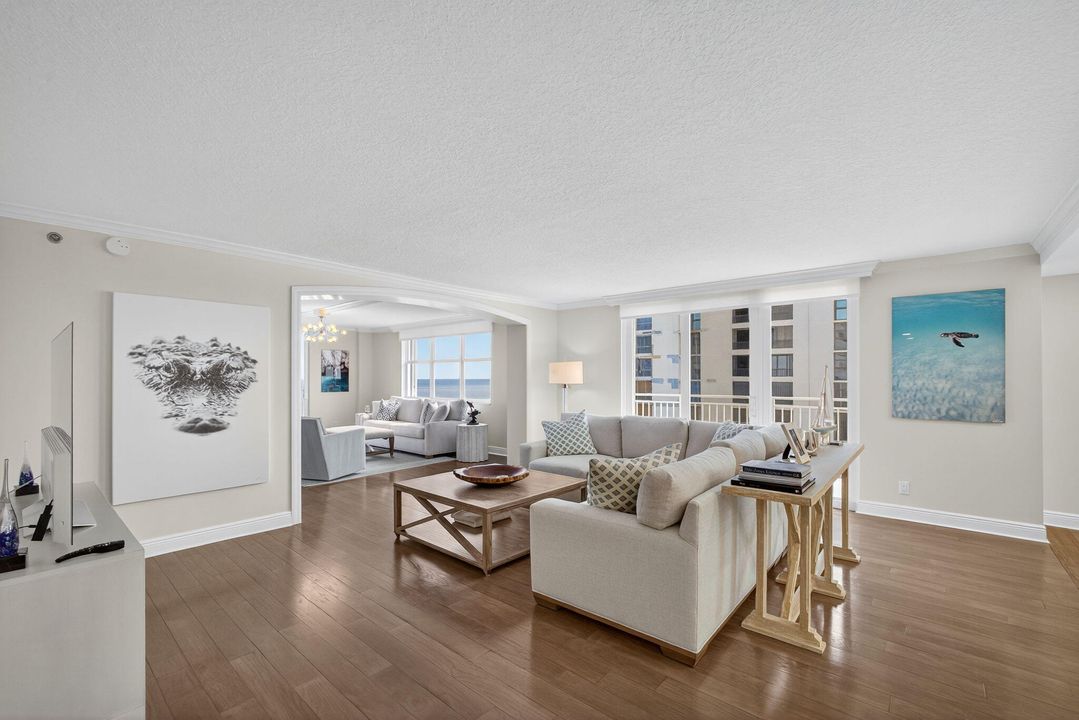 For Sale: $1,695,000 (3 beds, 2 baths, 2000 Square Feet)