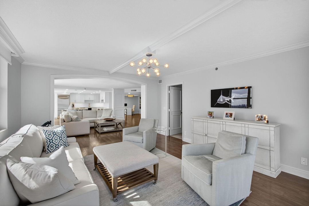 For Sale: $1,695,000 (3 beds, 2 baths, 2000 Square Feet)