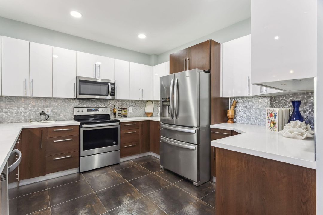 For Rent: $6,500 (2 beds, 2 baths, 1980 Square Feet)