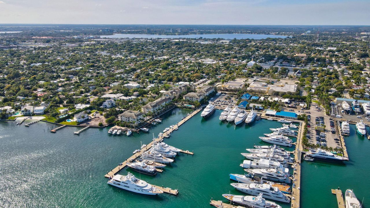 For Rent: $6,500 (2 beds, 2 baths, 1980 Square Feet)