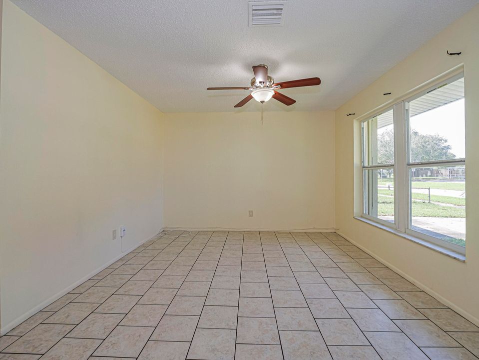 For Rent: $2,300 (2 beds, 2 baths, 927 Square Feet)