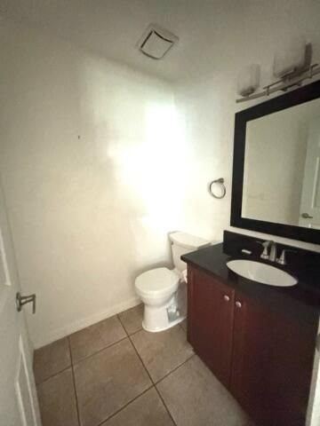 出租: $2,400 (2 贝兹, 1 浴室, 992 平方英尺)