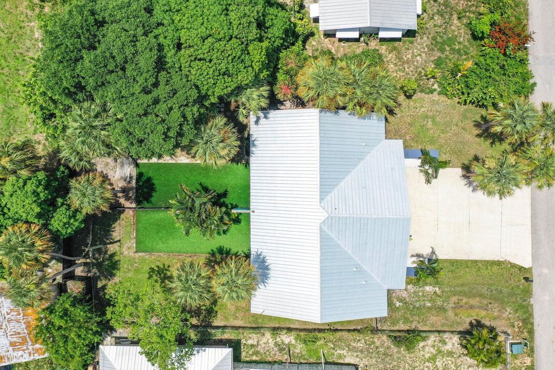 出租: $2,400 (2 贝兹, 1 浴室, 992 平方英尺)