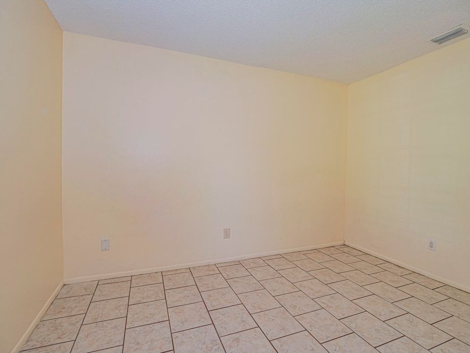 For Rent: $2,300 (2 beds, 2 baths, 927 Square Feet)