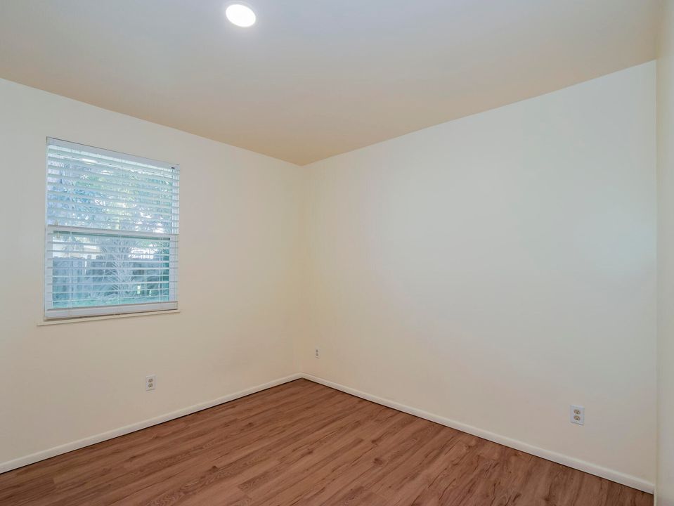 For Rent: $2,300 (2 beds, 2 baths, 927 Square Feet)