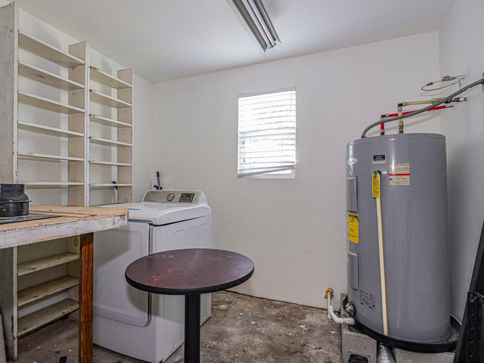 For Rent: $2,300 (2 beds, 2 baths, 927 Square Feet)