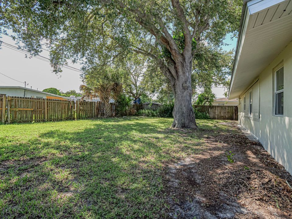 For Rent: $2,300 (2 beds, 2 baths, 927 Square Feet)