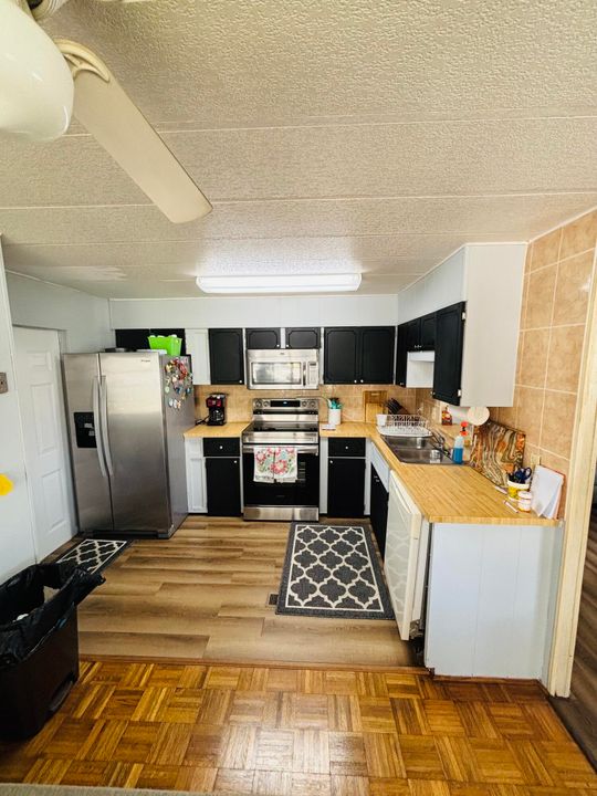 For Sale: $55,000 (2 beds, 2 baths, 940 Square Feet)