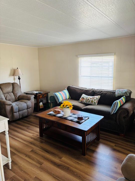 For Sale: $55,000 (2 beds, 2 baths, 940 Square Feet)