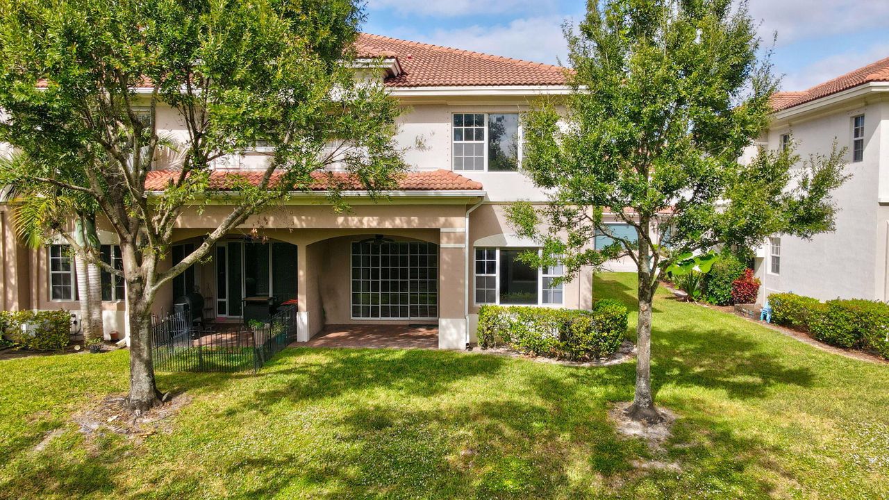 For Rent: $3,600 (3 beds, 2 baths, 2209 Square Feet)