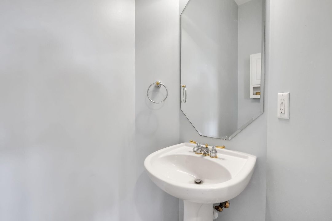 For Rent: $3,600 (3 beds, 2 baths, 2209 Square Feet)