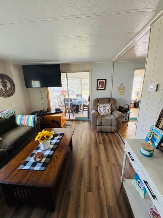 For Sale: $55,000 (2 beds, 2 baths, 940 Square Feet)