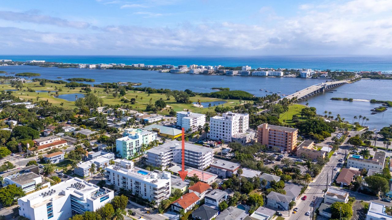 Recently Rented: $2,200 (2 beds, 2 baths, 1007 Square Feet)