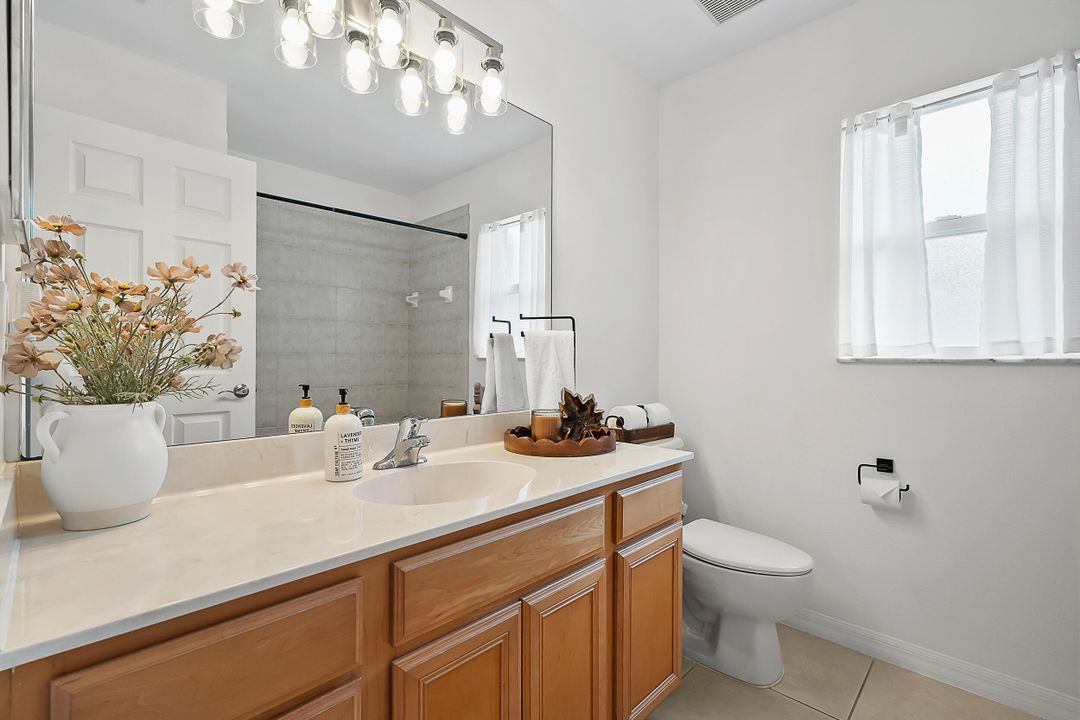 合同活跃: $375,000 (3 贝兹, 2 浴室, 1842 平方英尺)