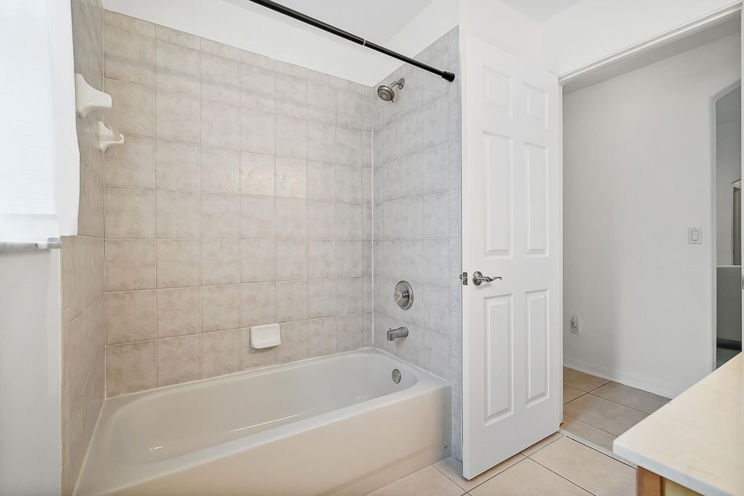 合同活跃: $375,000 (3 贝兹, 2 浴室, 1842 平方英尺)