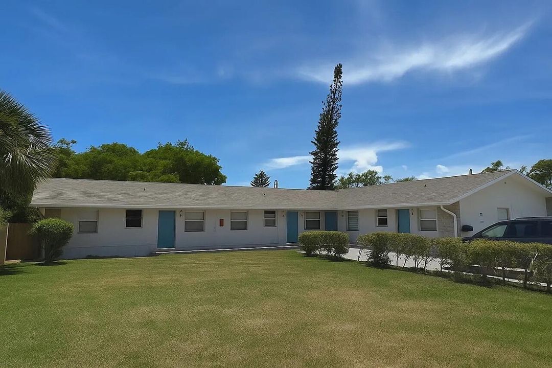 For Rent: $1,700 (2 beds, 1 baths, 841 Square Feet)