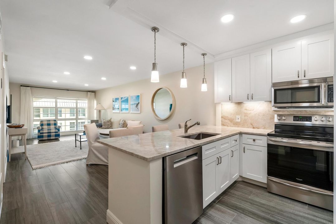 For Sale: $735,000 (2 beds, 1 baths, 822 Square Feet)