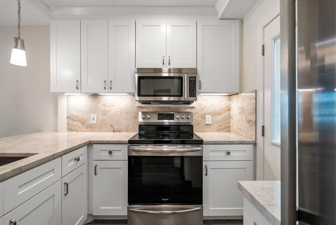 For Sale: $735,000 (2 beds, 1 baths, 822 Square Feet)