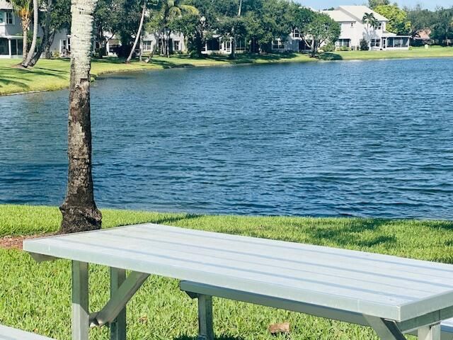 For Sale: $465,000 (3 beds, 2 baths, 1884 Square Feet)