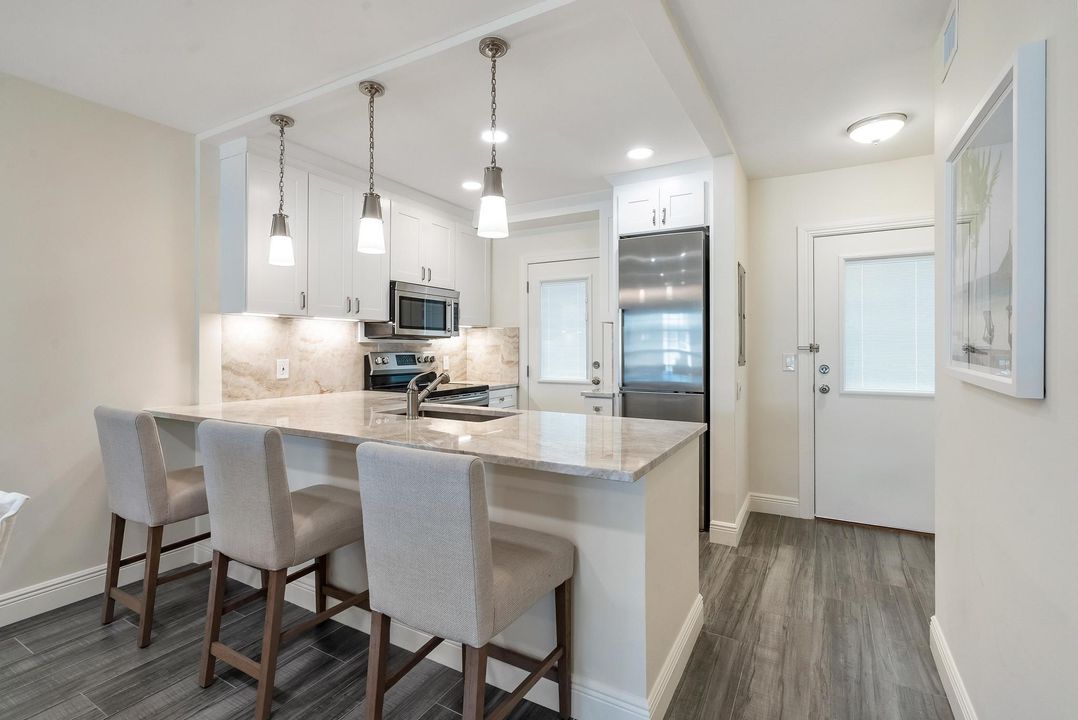 For Sale: $735,000 (2 beds, 1 baths, 822 Square Feet)