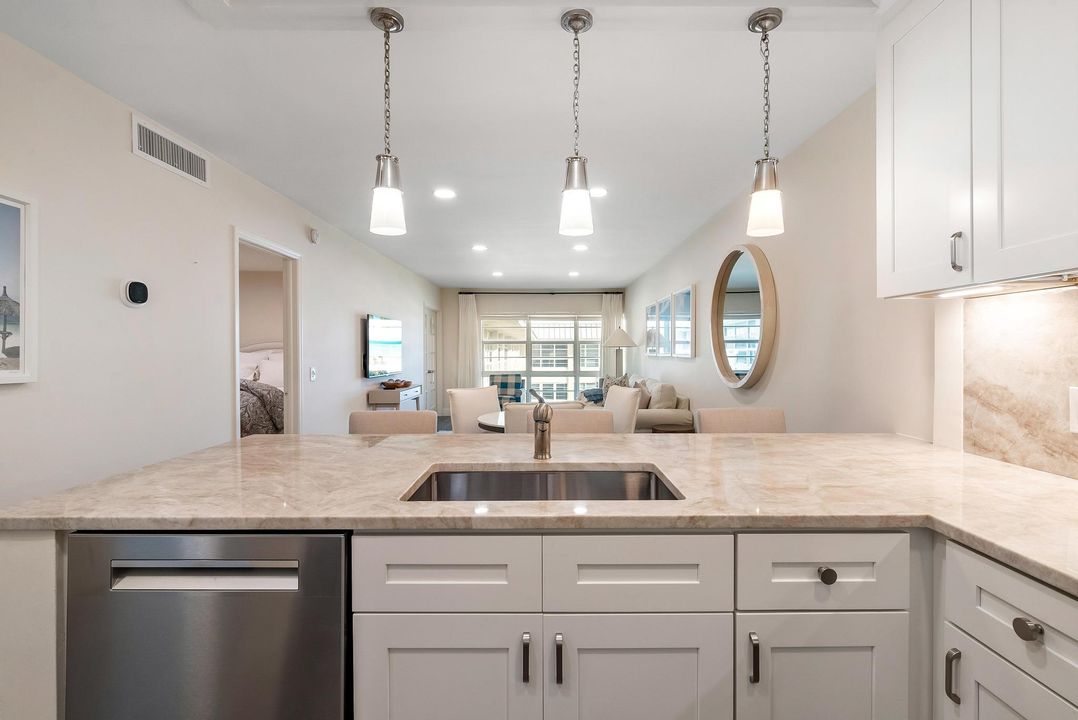 For Sale: $735,000 (2 beds, 1 baths, 822 Square Feet)