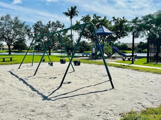 For Sale: $465,000 (3 beds, 2 baths, 1884 Square Feet)