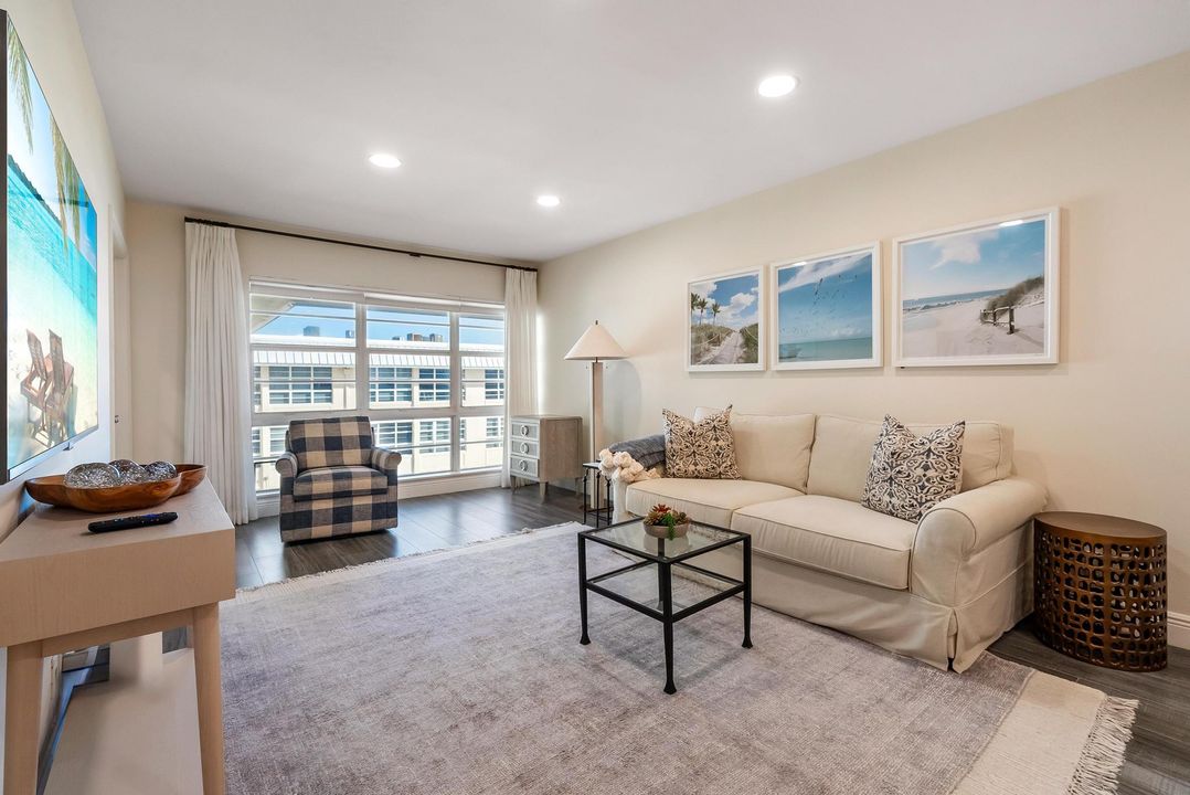 For Sale: $735,000 (2 beds, 1 baths, 822 Square Feet)