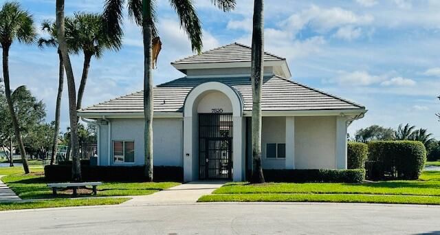 For Sale: $465,000 (3 beds, 2 baths, 1884 Square Feet)