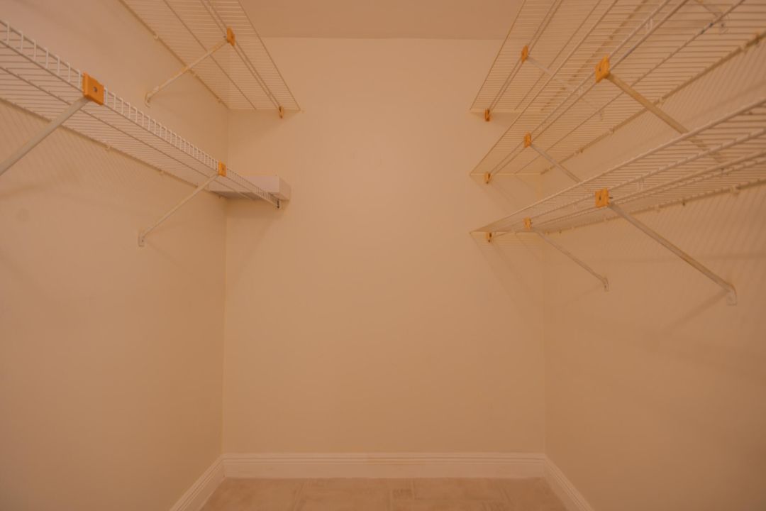 На продажу: $174,900 (1 спален, 2 ванн, 1020 Квадратных фут)