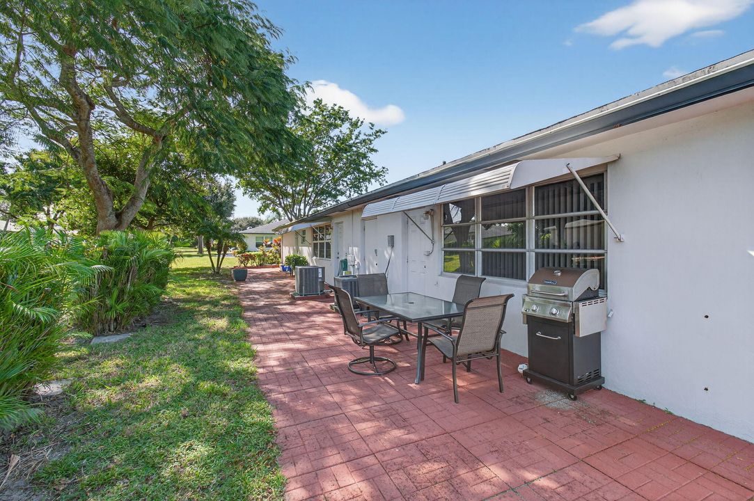 For Sale: $139,000 (1 beds, 1 baths, 1080 Square Feet)