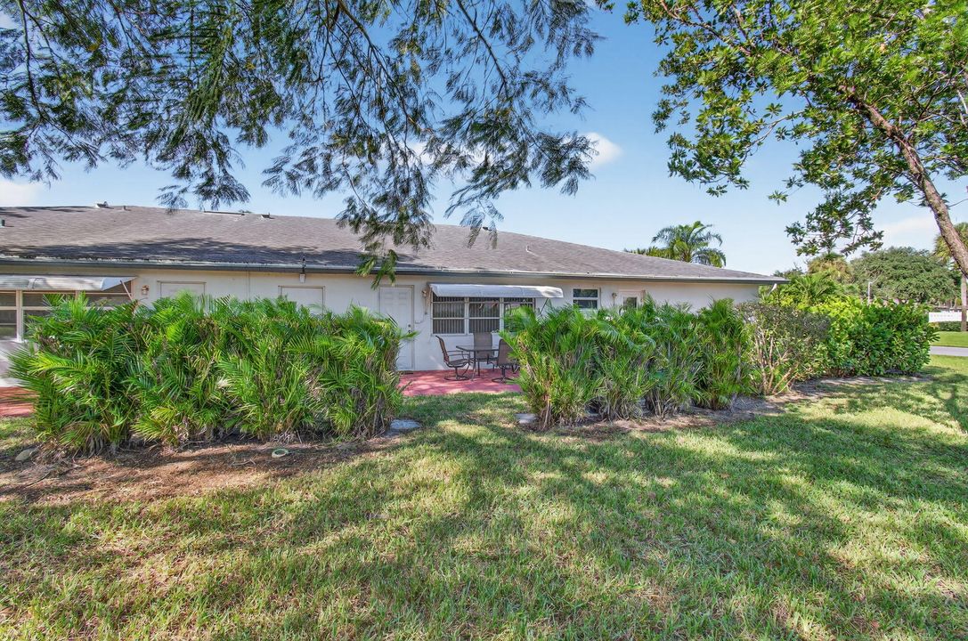 For Sale: $139,000 (1 beds, 1 baths, 1080 Square Feet)