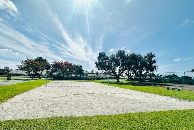 For Sale: $465,000 (3 beds, 2 baths, 1884 Square Feet)