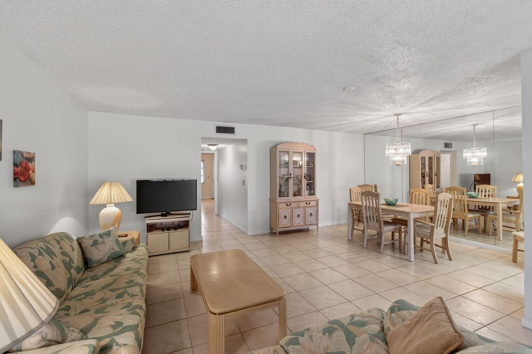 For Sale: $139,000 (1 beds, 1 baths, 1080 Square Feet)