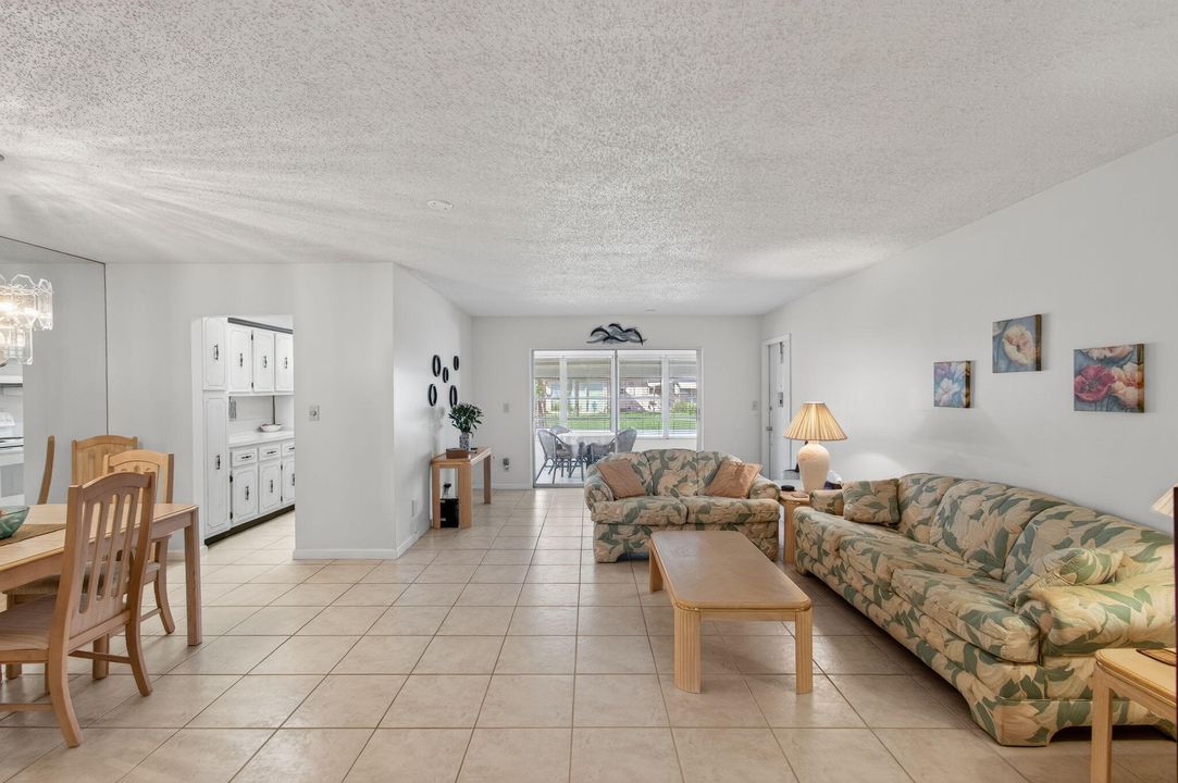 For Sale: $139,000 (1 beds, 1 baths, 1080 Square Feet)