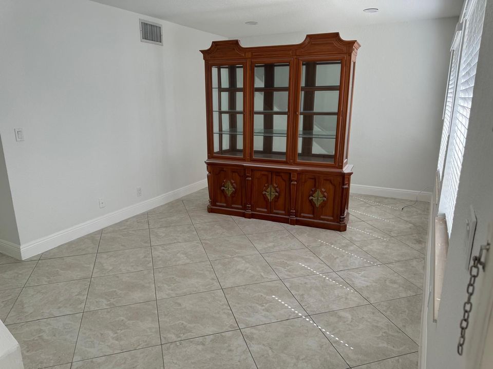 For Sale: $225,000 (3 beds, 1 baths, 1220 Square Feet)