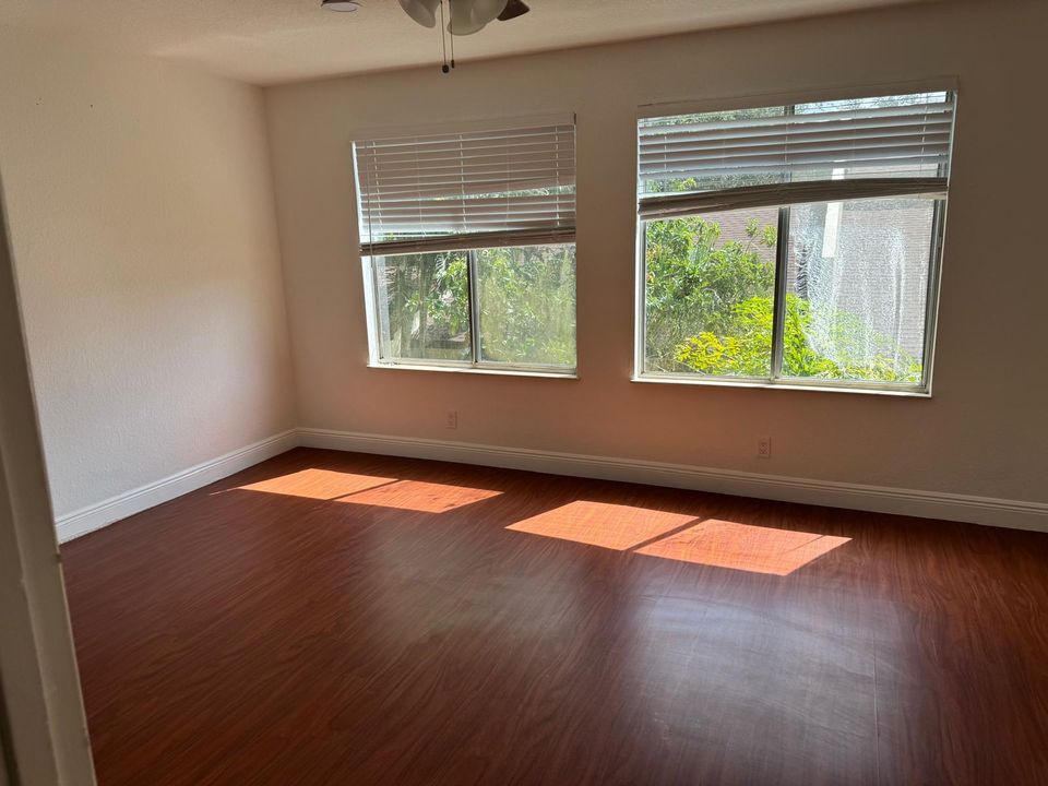 For Sale: $225,000 (3 beds, 1 baths, 1220 Square Feet)