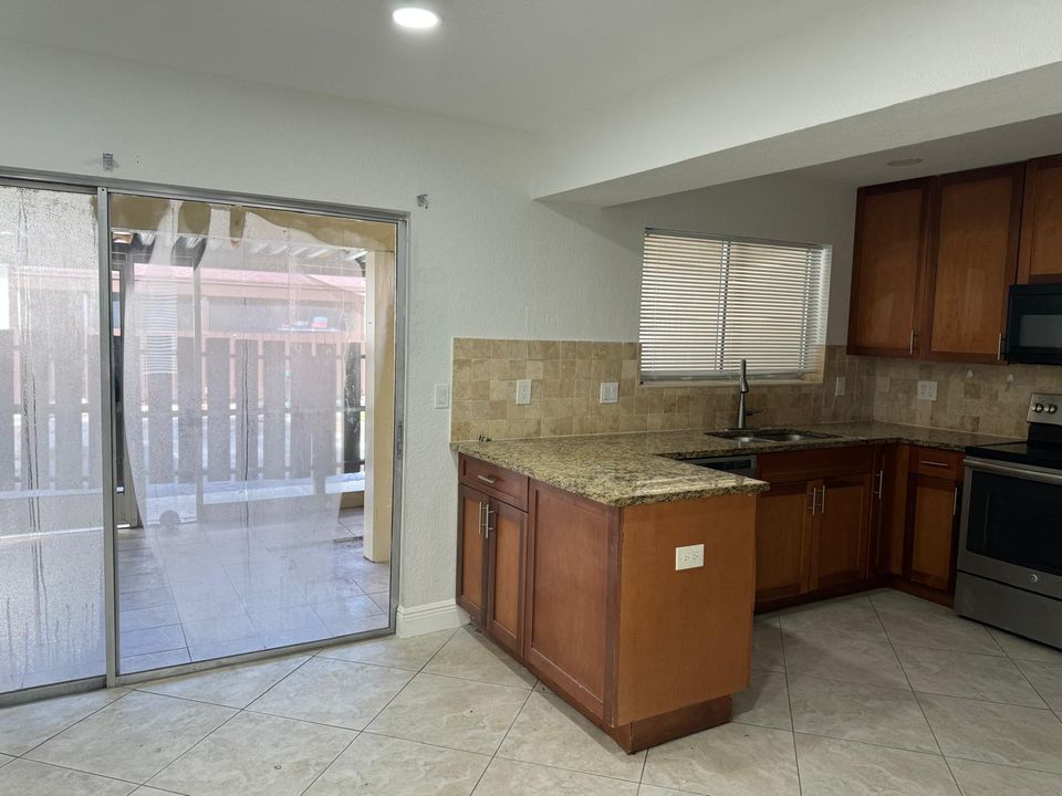 For Sale: $225,000 (3 beds, 1 baths, 1220 Square Feet)