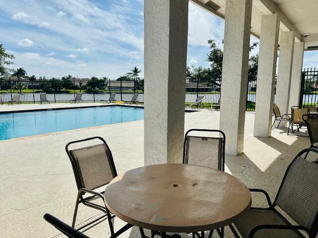 For Sale: $465,000 (3 beds, 2 baths, 1884 Square Feet)