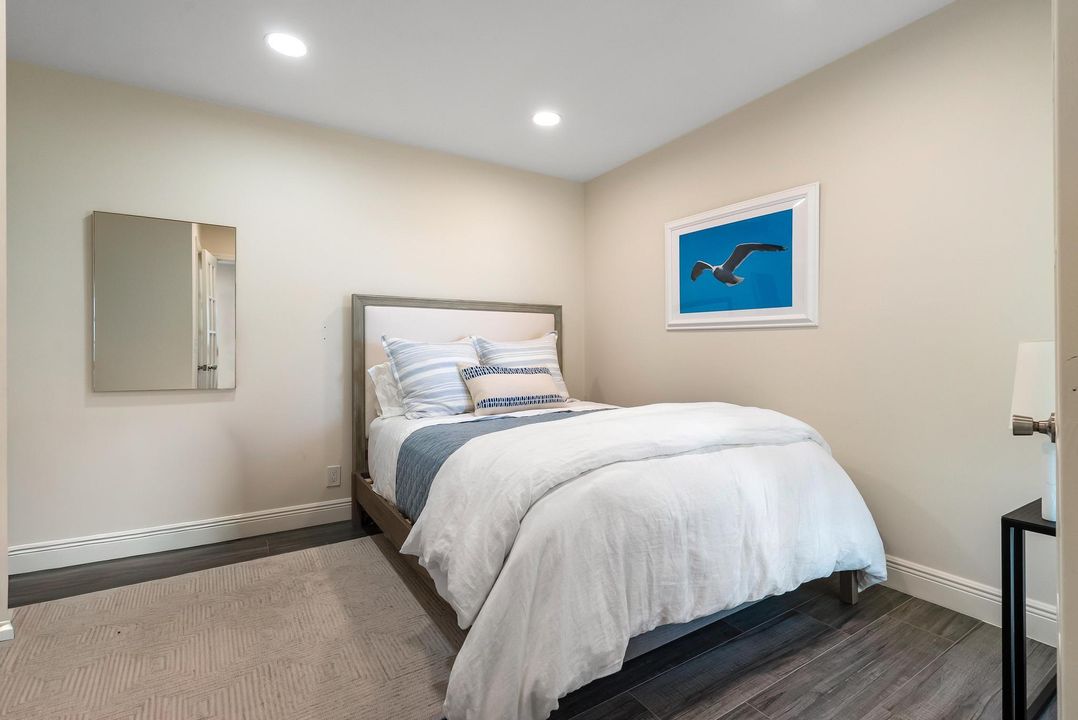 For Sale: $735,000 (2 beds, 1 baths, 822 Square Feet)