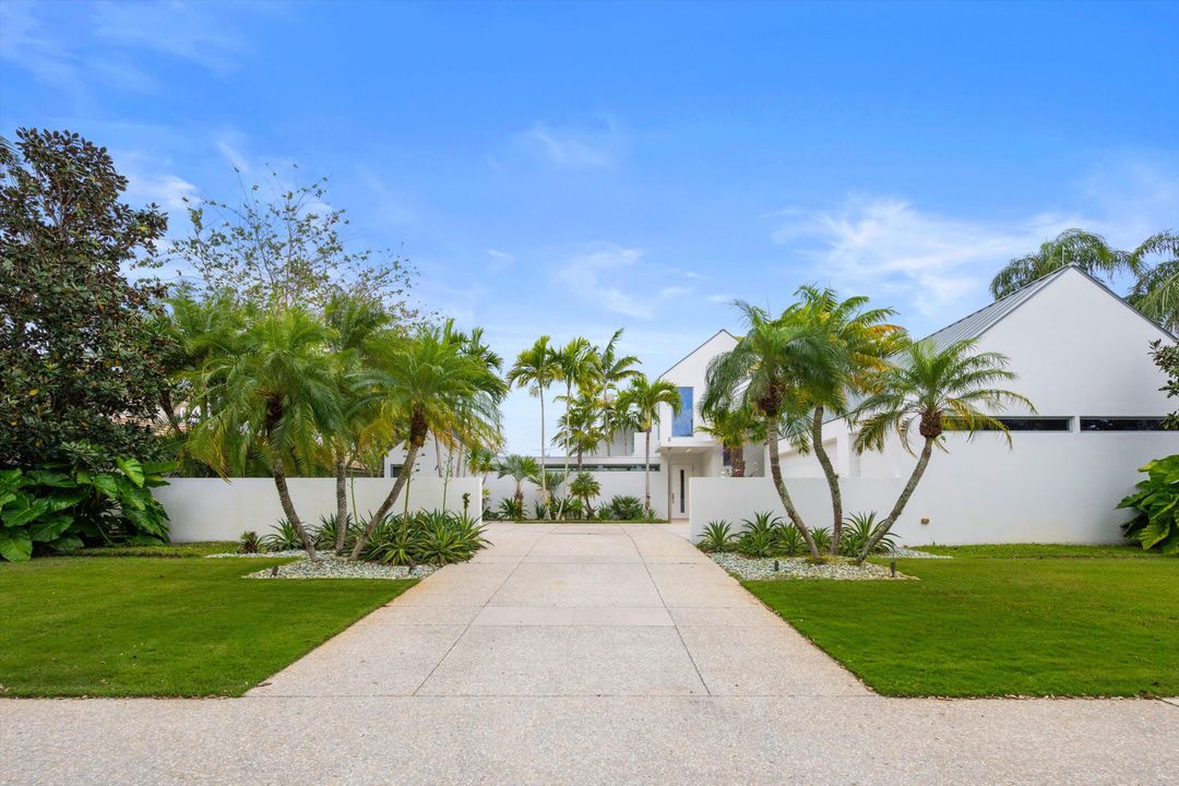 For Sale: $3,495,000 (4 beds, 4 baths, 3427 Square Feet)