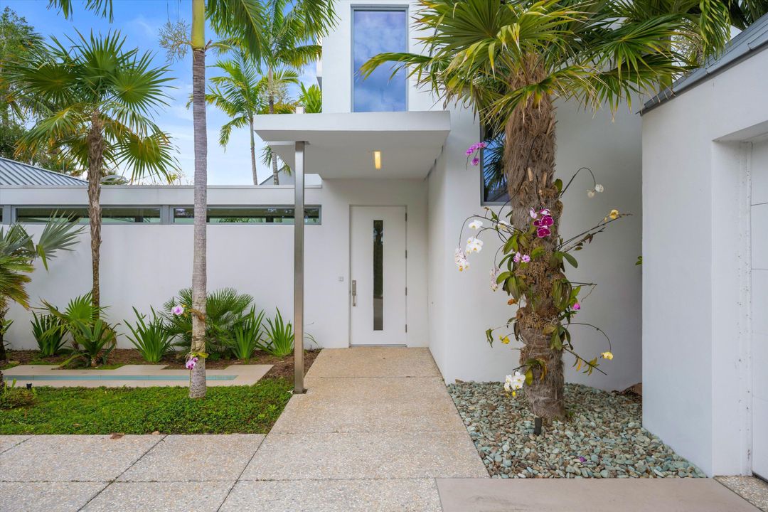 For Sale: $3,495,000 (4 beds, 4 baths, 3427 Square Feet)