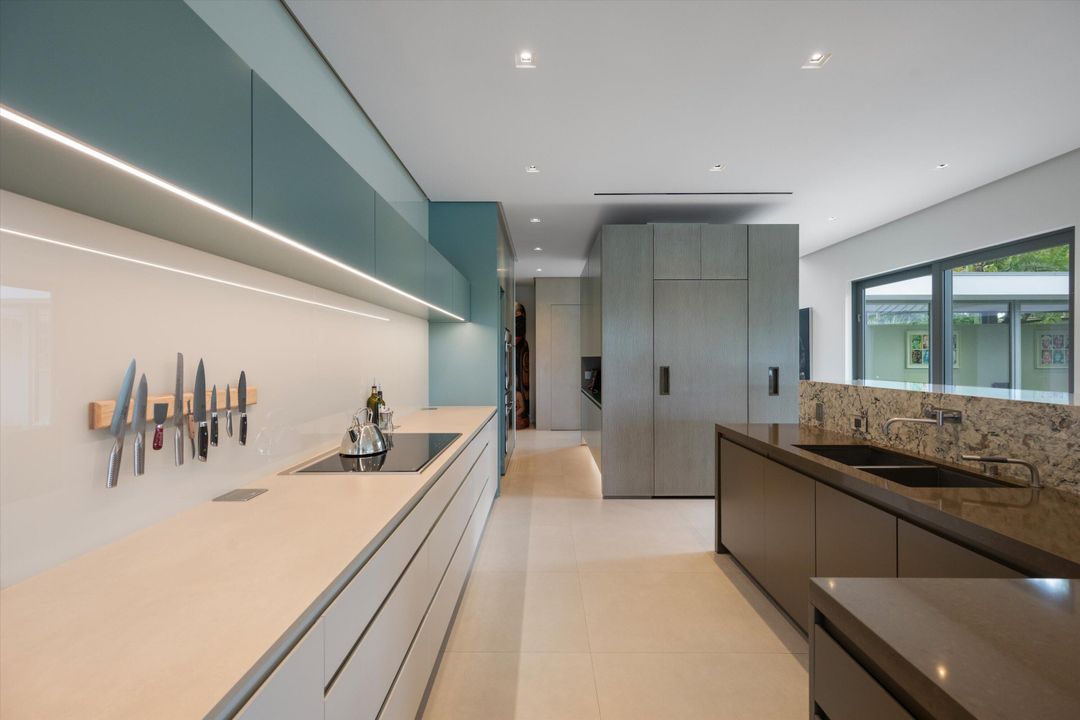 For Sale: $3,495,000 (4 beds, 4 baths, 3427 Square Feet)