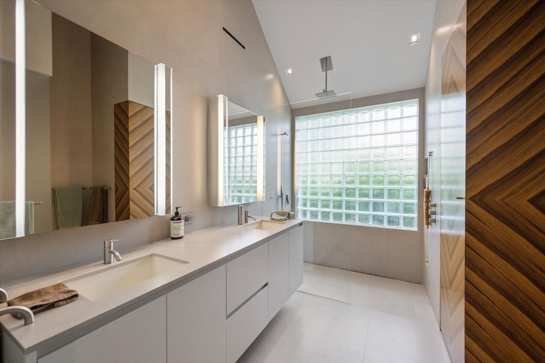 For Sale: $3,495,000 (4 beds, 4 baths, 3427 Square Feet)